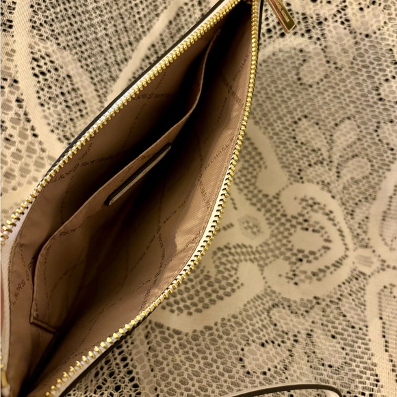 NWT Michael kors Jet Set Travel Large Sequined Fruit Print Wristlet - Picture 7 of 8